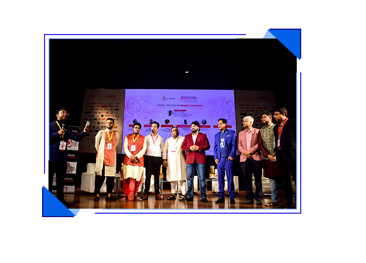 Mr. Arunava Chatterjee receiving The Best Startup Idea Award from Mr. Babul Supriyo, the Minister of IT and Tourism Department, Government of West Bengal