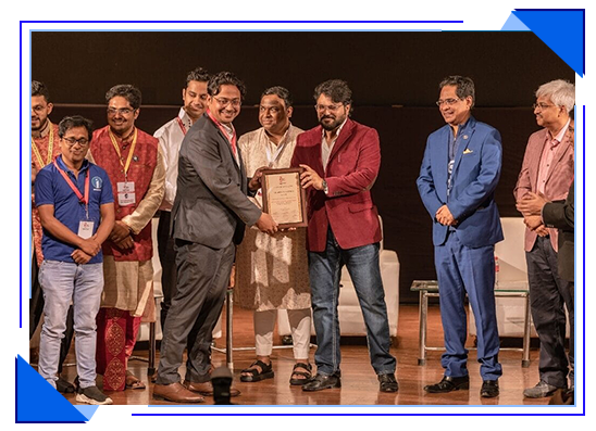 Mr. Arunava Chatterjee receiving The Best Startup Idea Award from Mr. Babul Supriyo, the Minister of IT and Tourism Department, Government of West Bengal